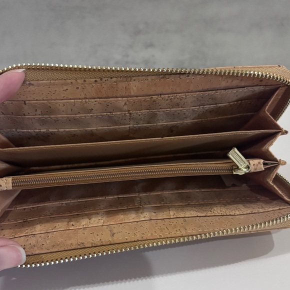 NWOT The Royal Standard Cork Women’s Zippered Wallet - Picture 2 of 6